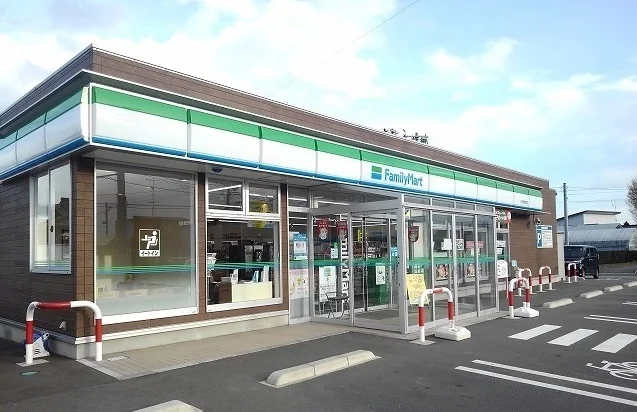 ファミリーマート尻内町店まで900m