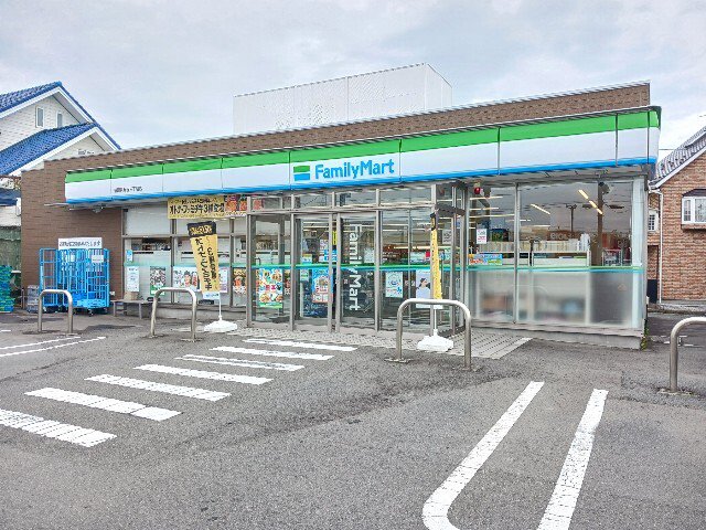 ファミリーマート月が丘三丁目店まで350m