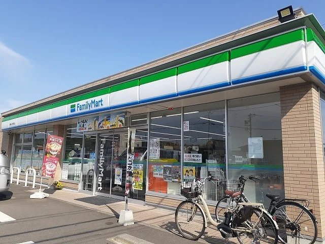 ファミリーマートまで1000m