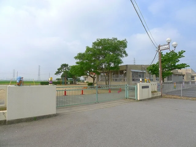 生品幼稚園まで1400m