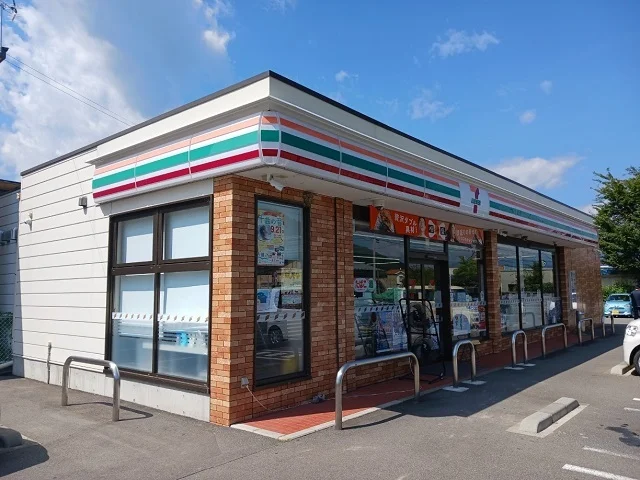 セブンイレブン戸倉内川店まで600m