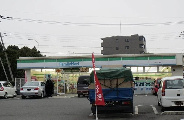 ファミリーマート　川越南大塚店まで900m