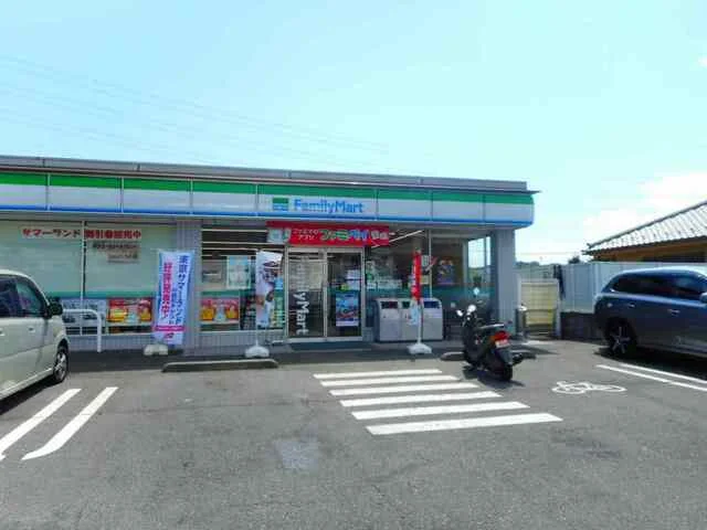 ファミリーマートまで500m
