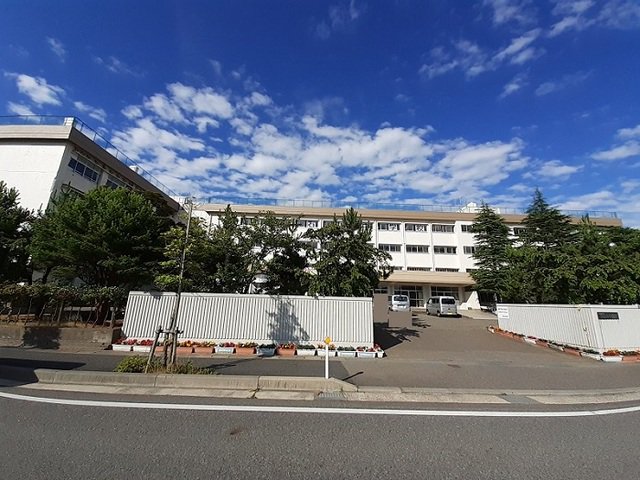 東石山中学校まで900m