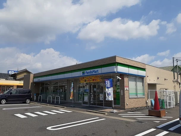 ファミリーマートまで1000m