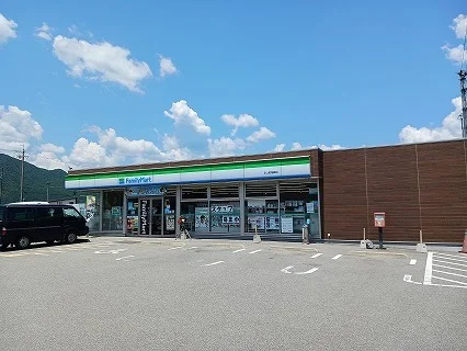 ファミリーマート氷上町稲継店まで2200m