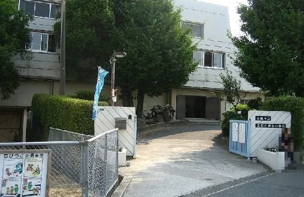 五日市観音小学校まで1100m