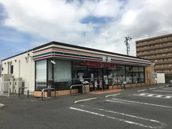 セブンイレブンまで550m