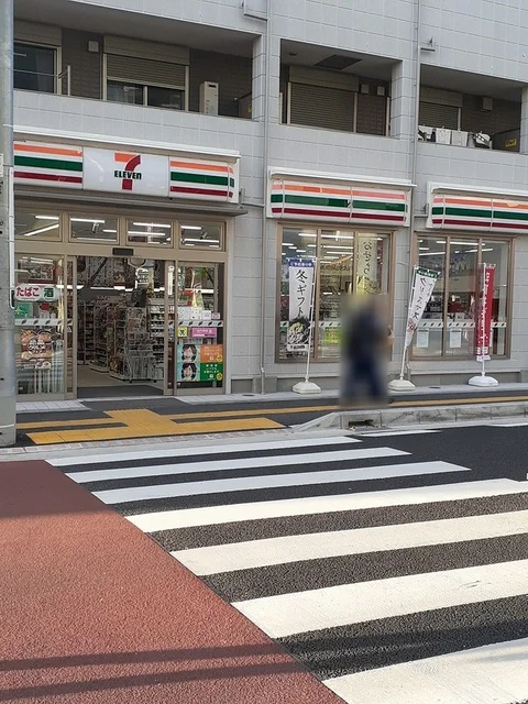 セブンイレブン日の出町１丁目店まで107m