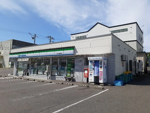 ファミリーマート東翔高校前店まで120m