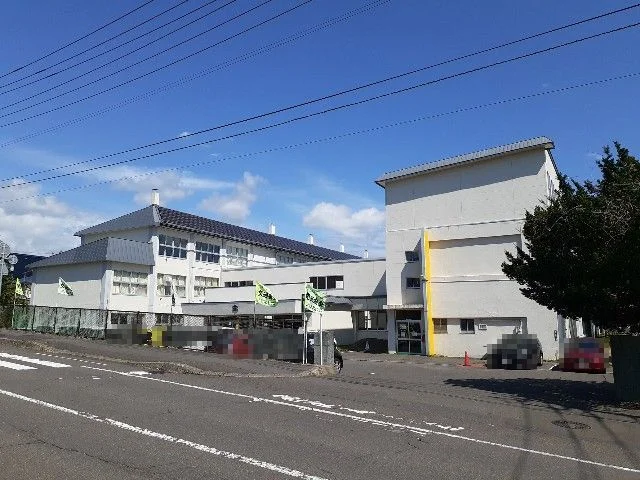 室蘭東明中学校まで550m