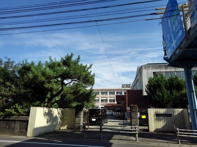 琴平町立榎井小学校まで1500m
