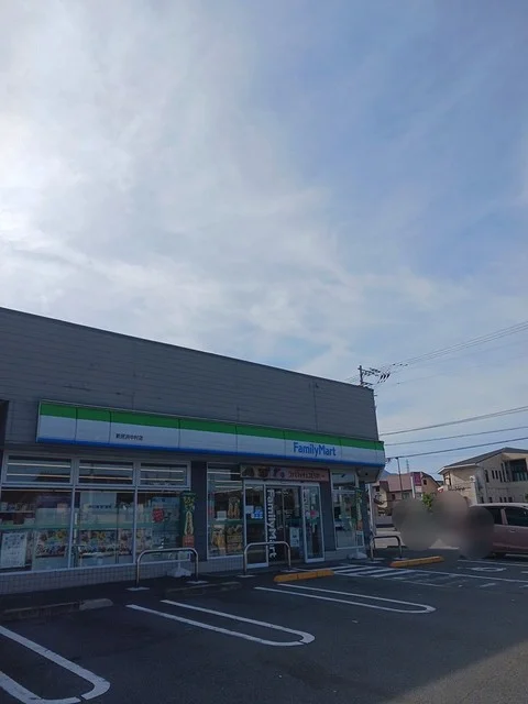 ファミリーマート新居浜中村店まで900m