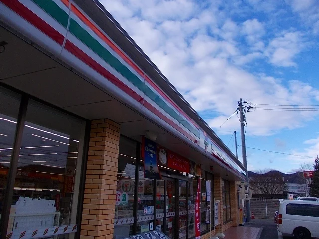 セブンイレブン加茂店まで650m