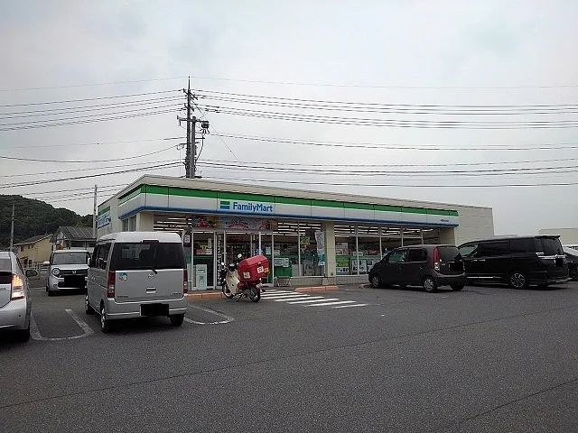 ファミリーマート本郷町南方店まで550m