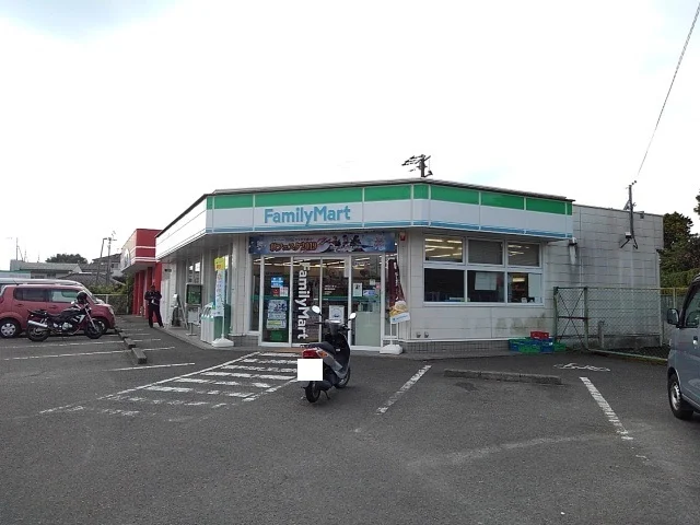 ファミリーマート曽於高校前店まで800m