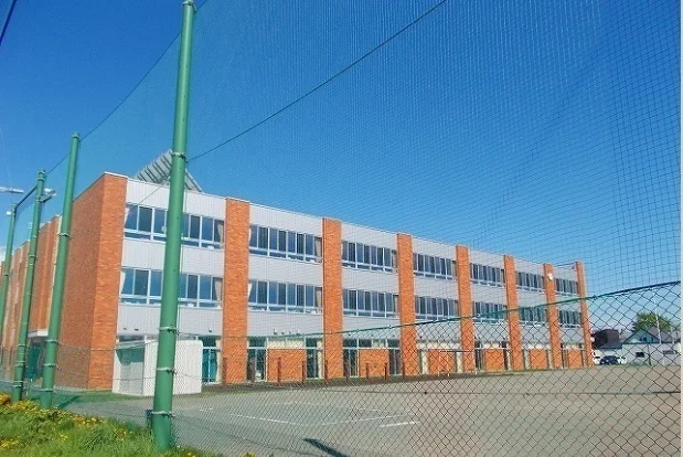 岩見沢小学校まで230m