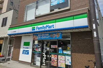 ファミリーマート 近江八幡駅前店まで徒歩8分