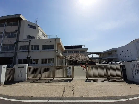 岡山市立大野小学校まで200m
