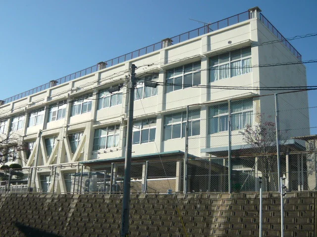 畑賀小学校まで300m