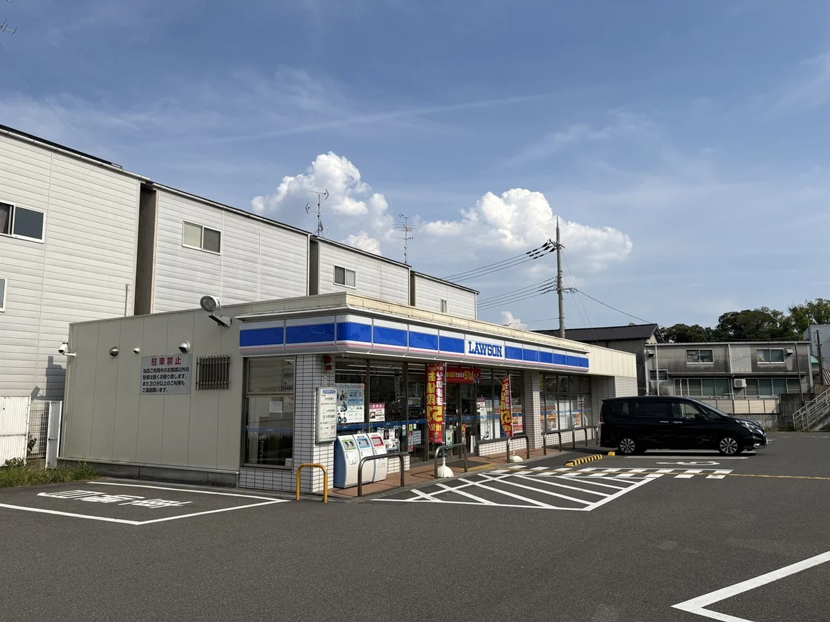 コンビニまで徒歩3分でとっても便利です☆