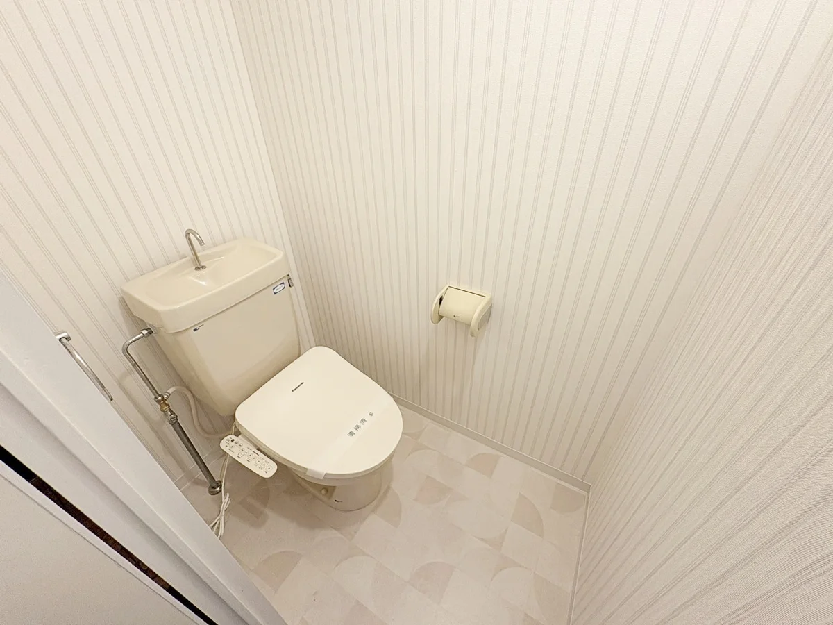 トイレは温水洗浄便座付きです♪