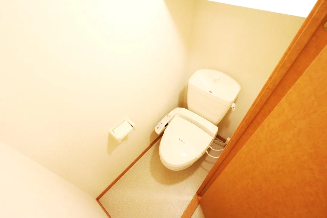 快適な温水洗浄便座付きトイレになります。
