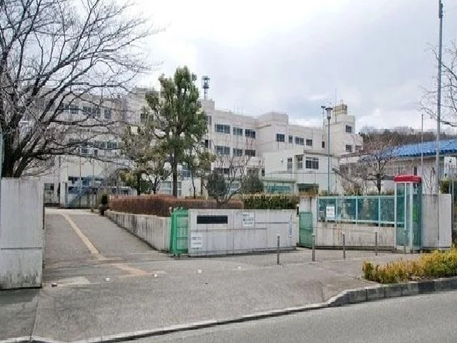 小山田中学校まで1700m