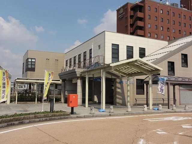 砺波駅まで450m