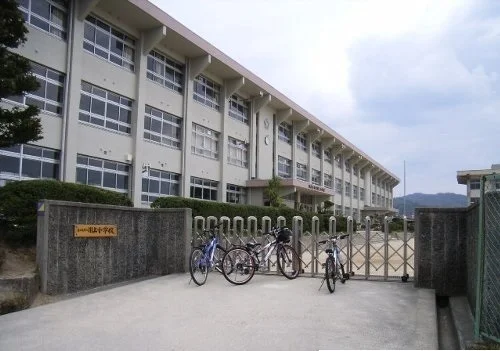 川上小学校まで300m