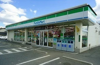 ファミリーマートまで700m