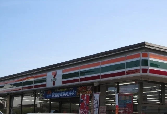 セブンイレブンまで1300m