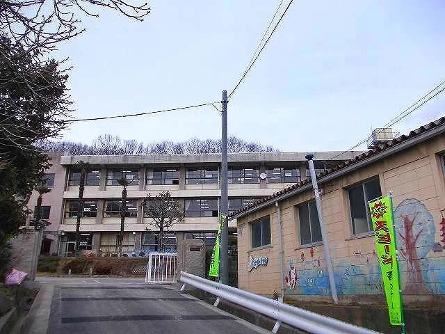 道上小学校まで700m