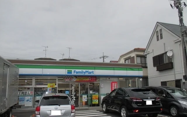 ファミリーマートまで600m