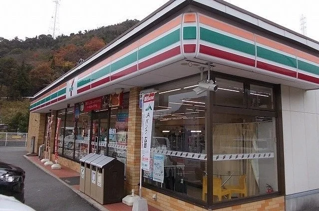 セブンイレブンまで850m