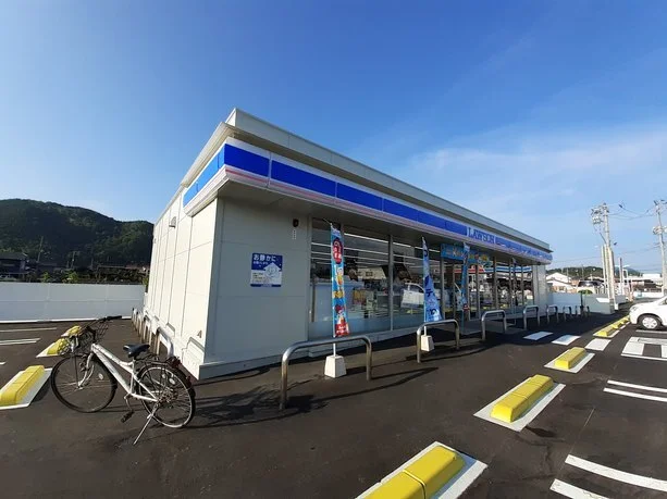 ローソン岩国周東下久原店まで120m