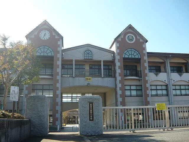 宮野小学校まで1600m