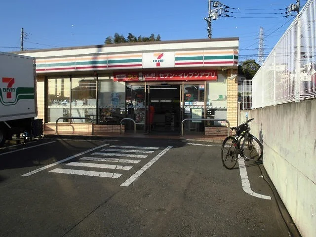 セブン-イレブン 横浜戸塚町店まで450m