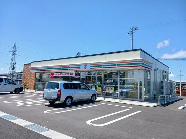 セブンイレブン直江町4丁目店まで530m