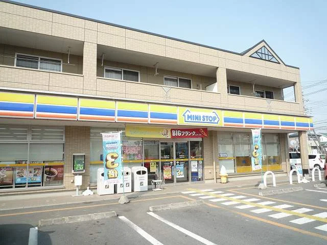 ミニストップ鴻巣松原店まで300m