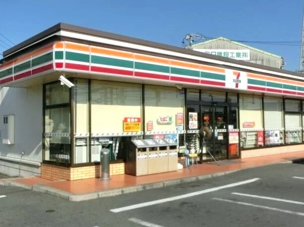セブンイレブンまで900m