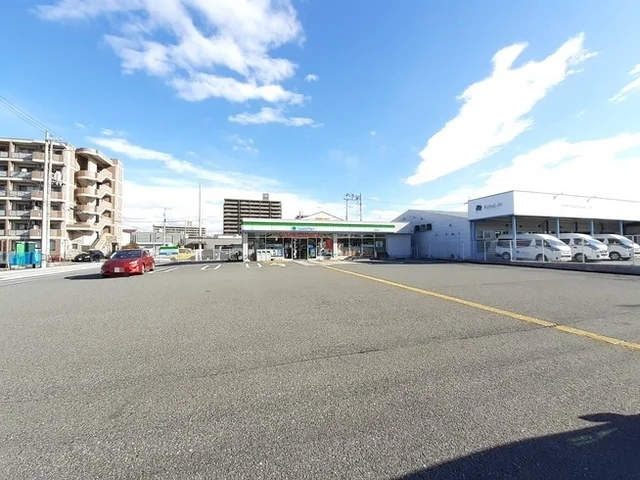 ファミリーマート 高知仲田町店まで31m