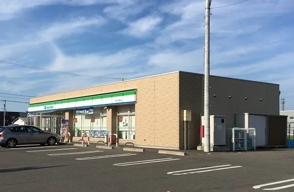 ファミリーマートまで1200m