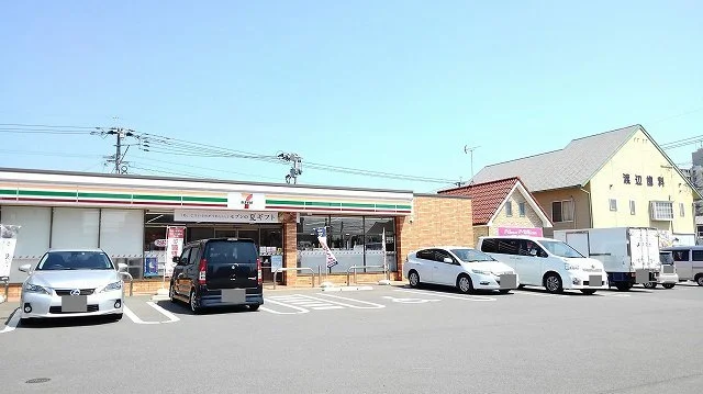 セブンイレブンまで700m