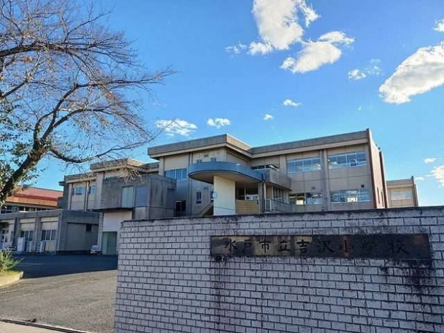 吉沢小学校まで500m