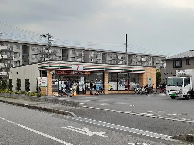 セブン　さいたま八王子5丁目店まで800m