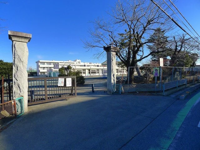 邑楽町立中野小学校まで300m