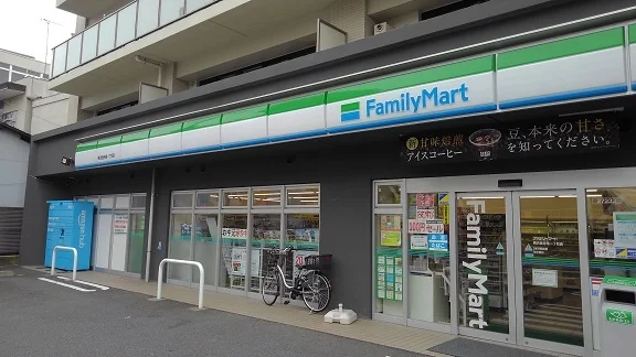 ファミリーマートまで450m