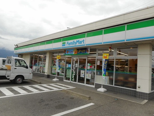 ファミリーマート安曇野下鳥羽店まで600m