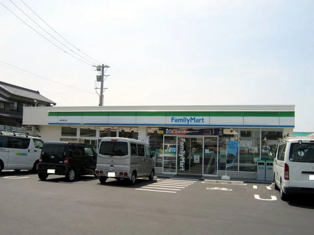 ファミリーマートまで1100m